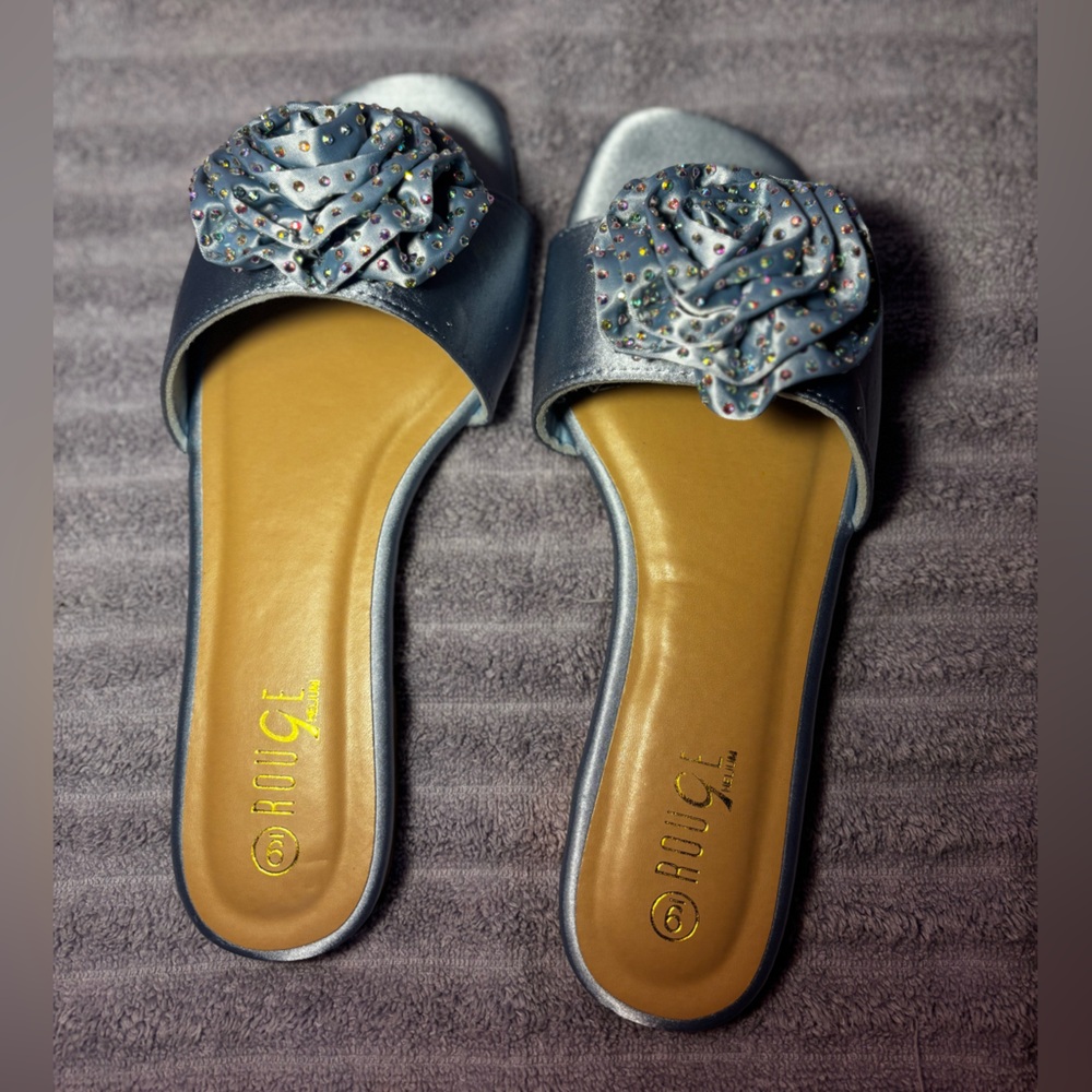 BRAND NEW! Rouge Helium Dusty Blue Bedazzled Slide Sandals🩵 size 9, super cute!